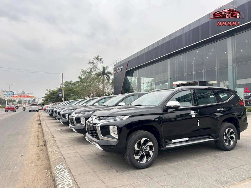 Mitsubishi Pajero Sport phiên bản xăng mới gây sốt thị trường Việt Nam