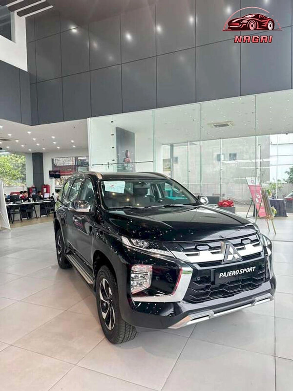 Mitsubishi Pajero Sport phiên bản xăng mới gây sốt thị trường Việt Nam