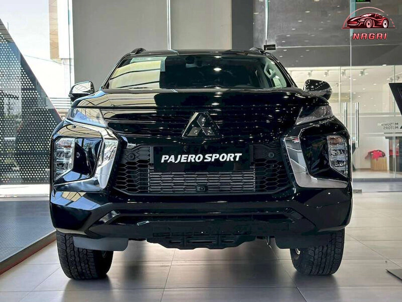 Mitsubishi Pajero Sport phiên bản xăng mới gây sốt thị trường Việt Nam