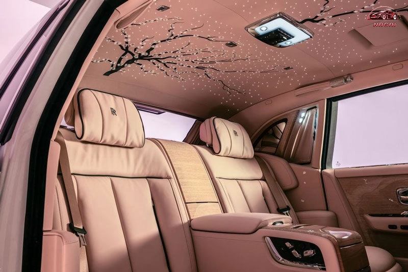 Chiếc Rolls-Royce Phantom độc bản mang hương sắc hoa anh đào