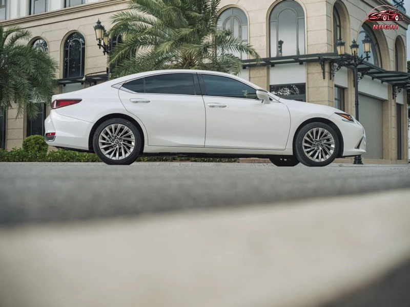 Lexus ES 250 lựa chọn an tâm cho nữ doanh nhân trẻ