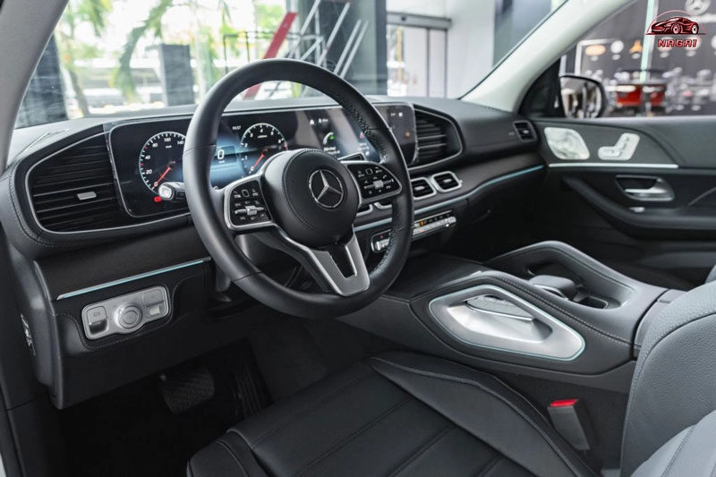 So sánh Mercedes-Benz GLE 450 4MATIC và Mercedes-AMG GLE 53
