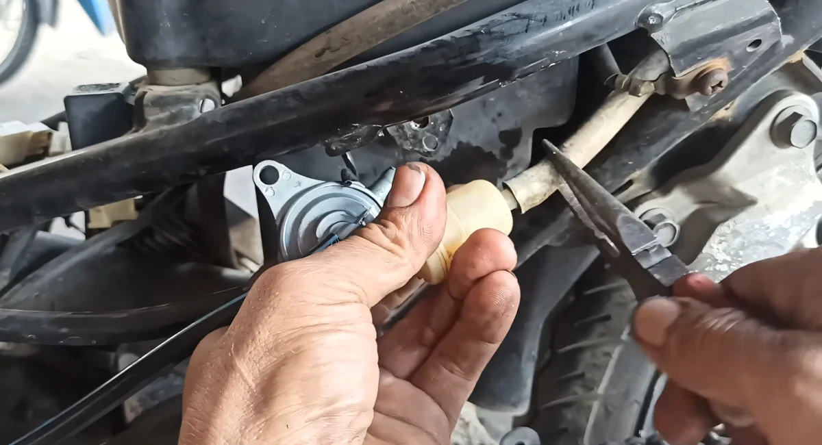 Bước 3: Kết nối dây dẫn nhiên liệu