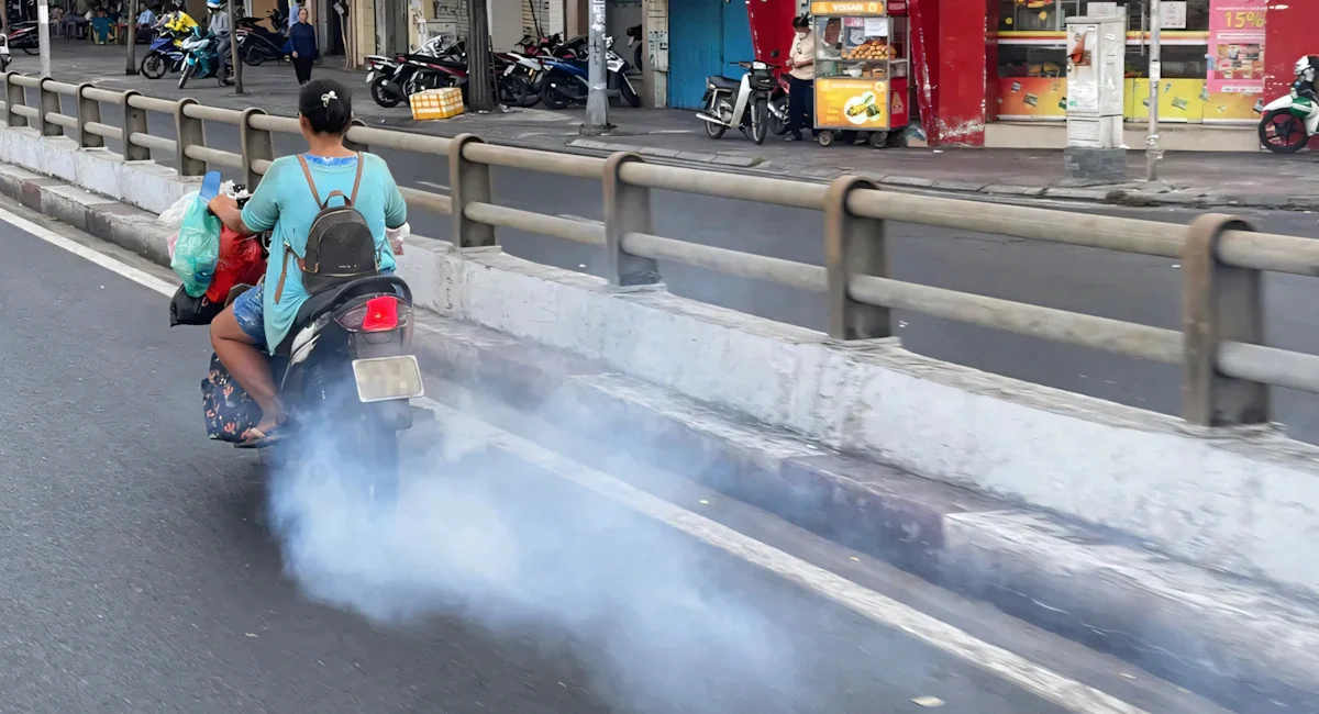 Khí thải đen kịt, nặng mùi