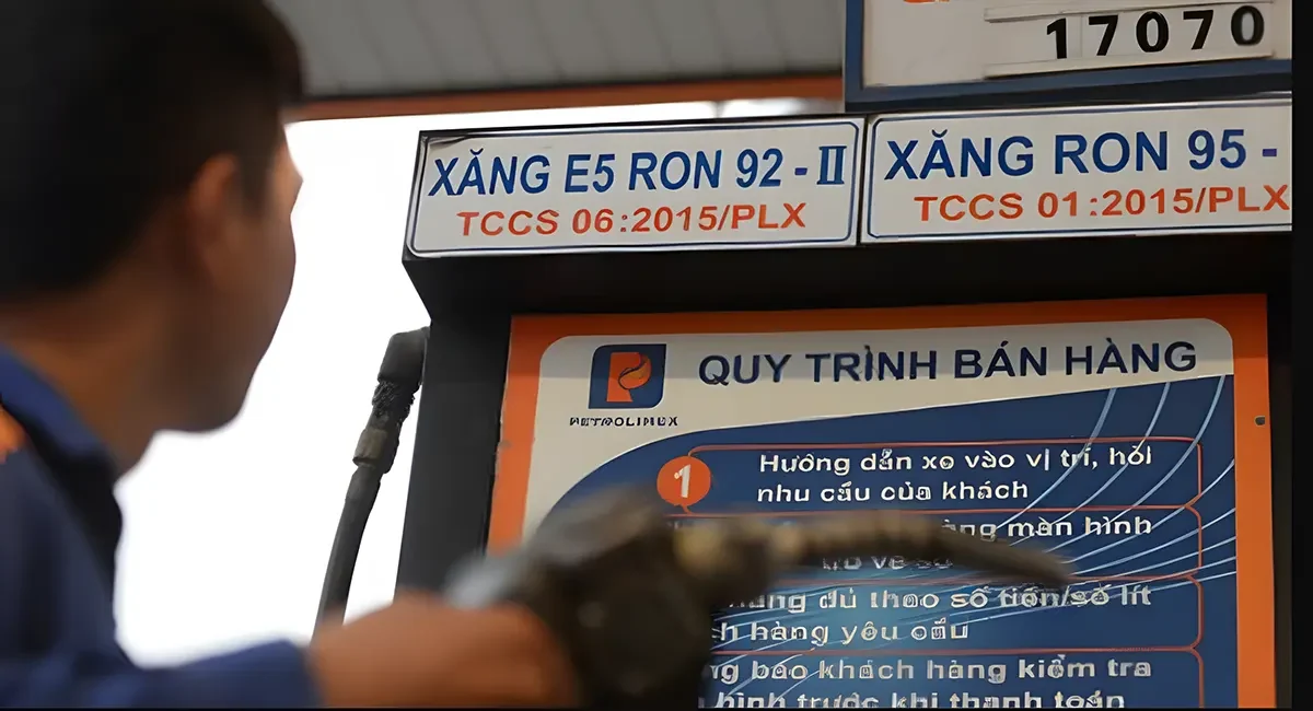 Xe máy hụt hơi vì đổ nhầm loại xăng không đạt chuẩn